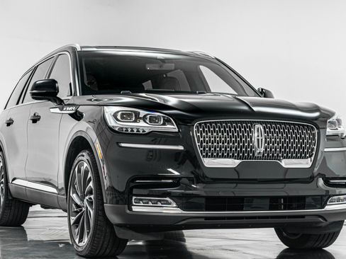 Used 2021 Lincoln Aviator Reserve w/ Equipment Group 202A AWD/4WD image 3