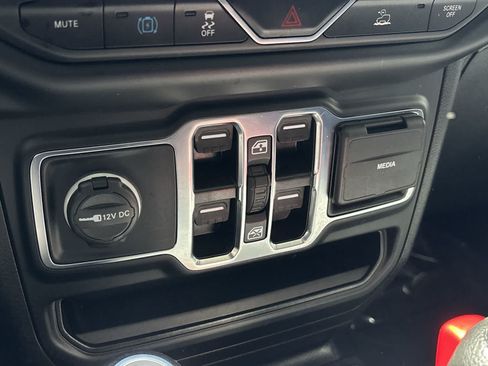 Certified 2023 Jeep Wrangler Unlimited AWD/4WD image 25