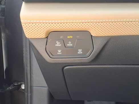 Used 2024 Volkswagen Atlas Cross Sport SE AWD/4WD image 22