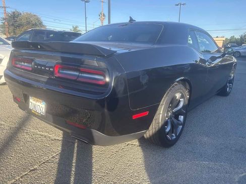 Used 2016 Dodge Challenger SXT Plus image 4