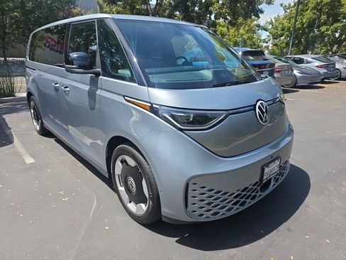 Used 2025 Volkswagen ID. Buzz Pro S Plus AWD/4WD image 3