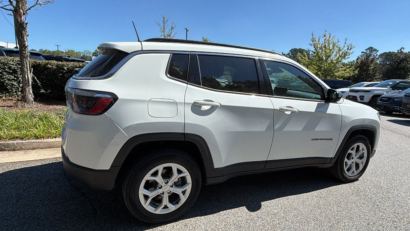 Used 2024 Jeep Compass Latitude AWD/4WD image 8