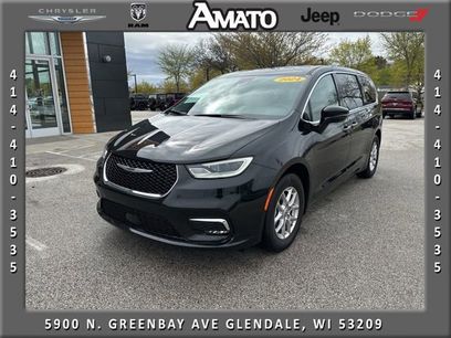 Used 2024 Chrysler Pacifica Touring-L