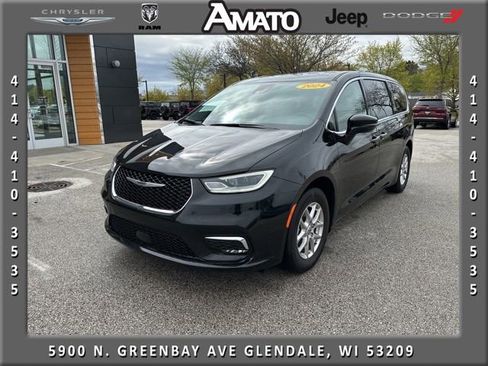 Used 2024 Chrysler Pacifica Touring-L FWD image 1