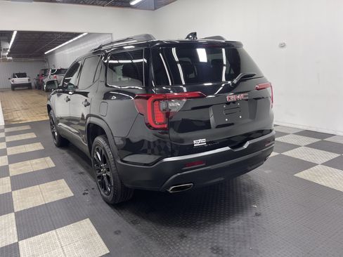 Used 2023 GMC Acadia SLE w/ Driver Convenience Package image 2