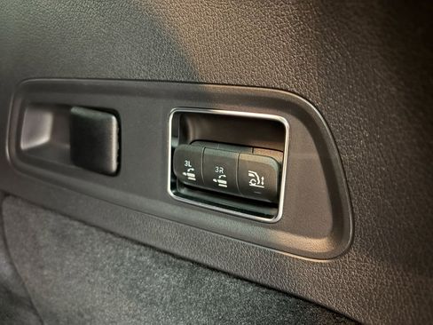 Used 2025 Mercedes-Benz GLS 580 4MATIC image 33