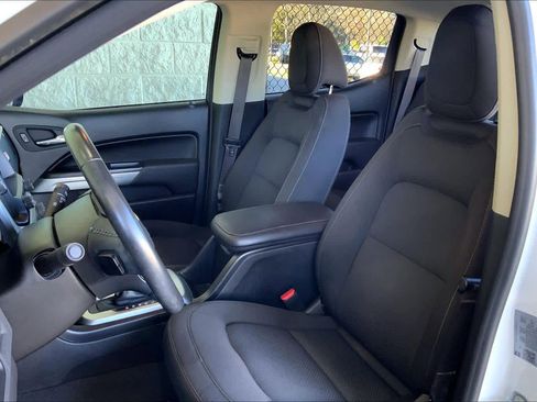 Used 2022 Chevrolet Colorado LT w/ Chrome Appearance Package image 7