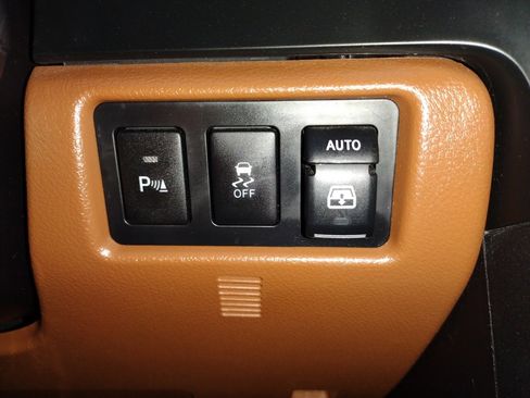 Used 2018 Toyota Sequoia Platinum w/ Preferred Accessory Package image 34