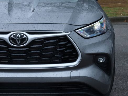 Used 2025 Toyota Highlander XLE image 15