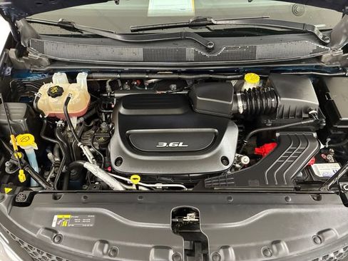 Used 2018 Chrysler Pacifica Limited FWD image 11