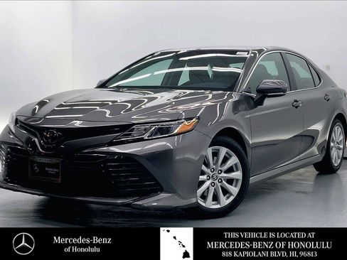 Used 2018 Toyota Camry LE image 1
