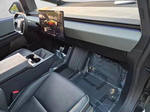 Used 2025 Tesla Cybertruck AWD Crew Cab image 23