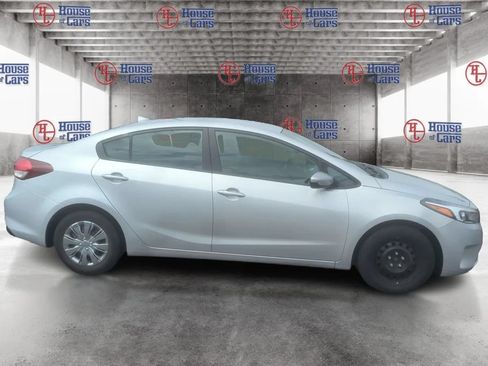 Used 2017 Kia Forte LX w/ LX Popular Package FWD image 4