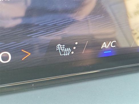 Used 2025 Chevrolet Traverse LT w/ Enhanced Driving Package image 34