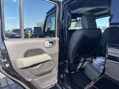 New 2026 Jeep Gladiator Mojave AWD/4WD image 15