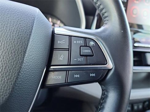 Used 2020 Toyota Highlander XLE image 27