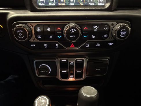Used 2022 Jeep Wrangler Unlimited Sahara AWD/4WD image 7