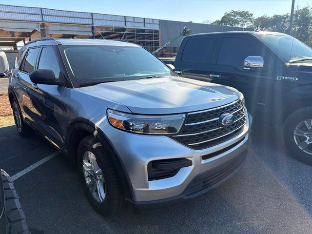 Used 2021 Ford Explorer XLT RWD image 2