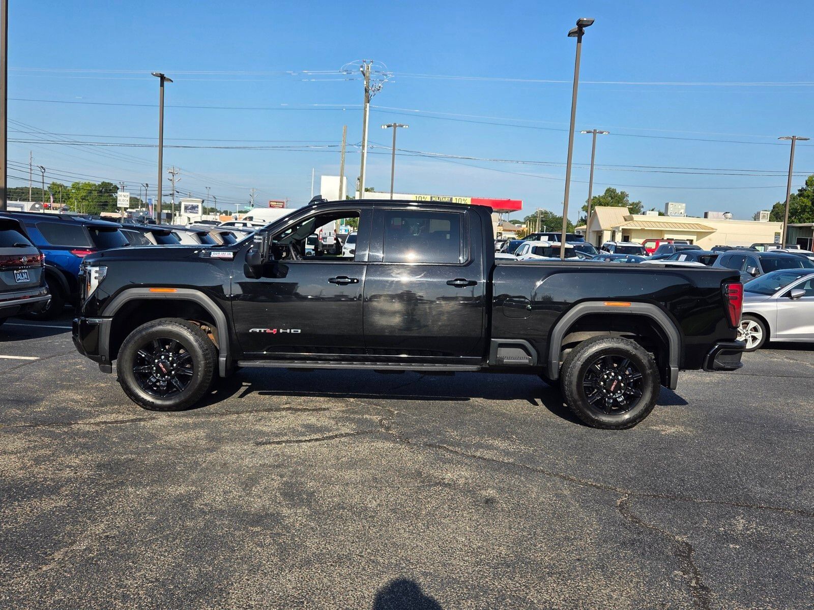 Used 2024 GMC Sierra 2500 AT4 w/ AT4 Premium Plus Package AWD/4WD image 4