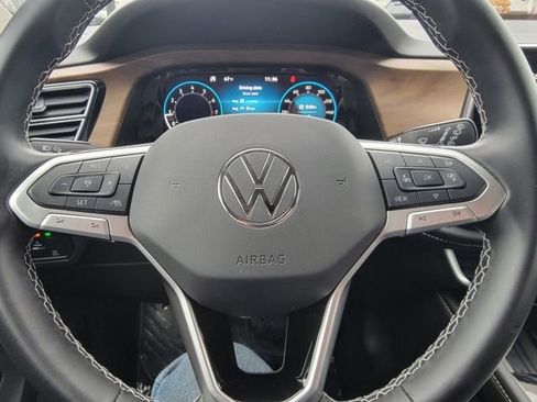 Used 2025 Volkswagen Atlas SE image 37