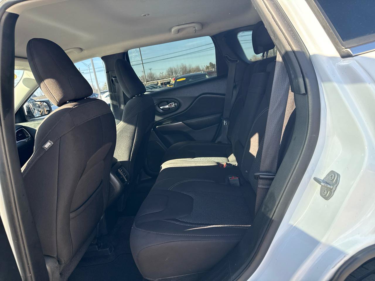 Used 2019 Jeep Cherokee Latitude w/ Popular Appearance Group FWD image 13
