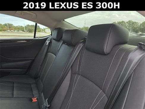 Used 2019 Lexus ES 300h w/ Accessory Package 2 image 16