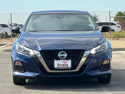 Used 2022 Nissan Altima 2.5 SR FWD image 11