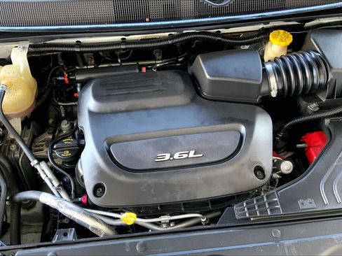 Used 2019 Chrysler Pacifica Limited image 31