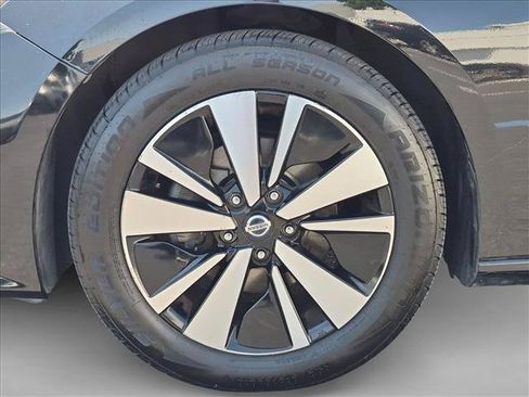 Used 2019 Nissan Altima 2.5 SL FWD image 25