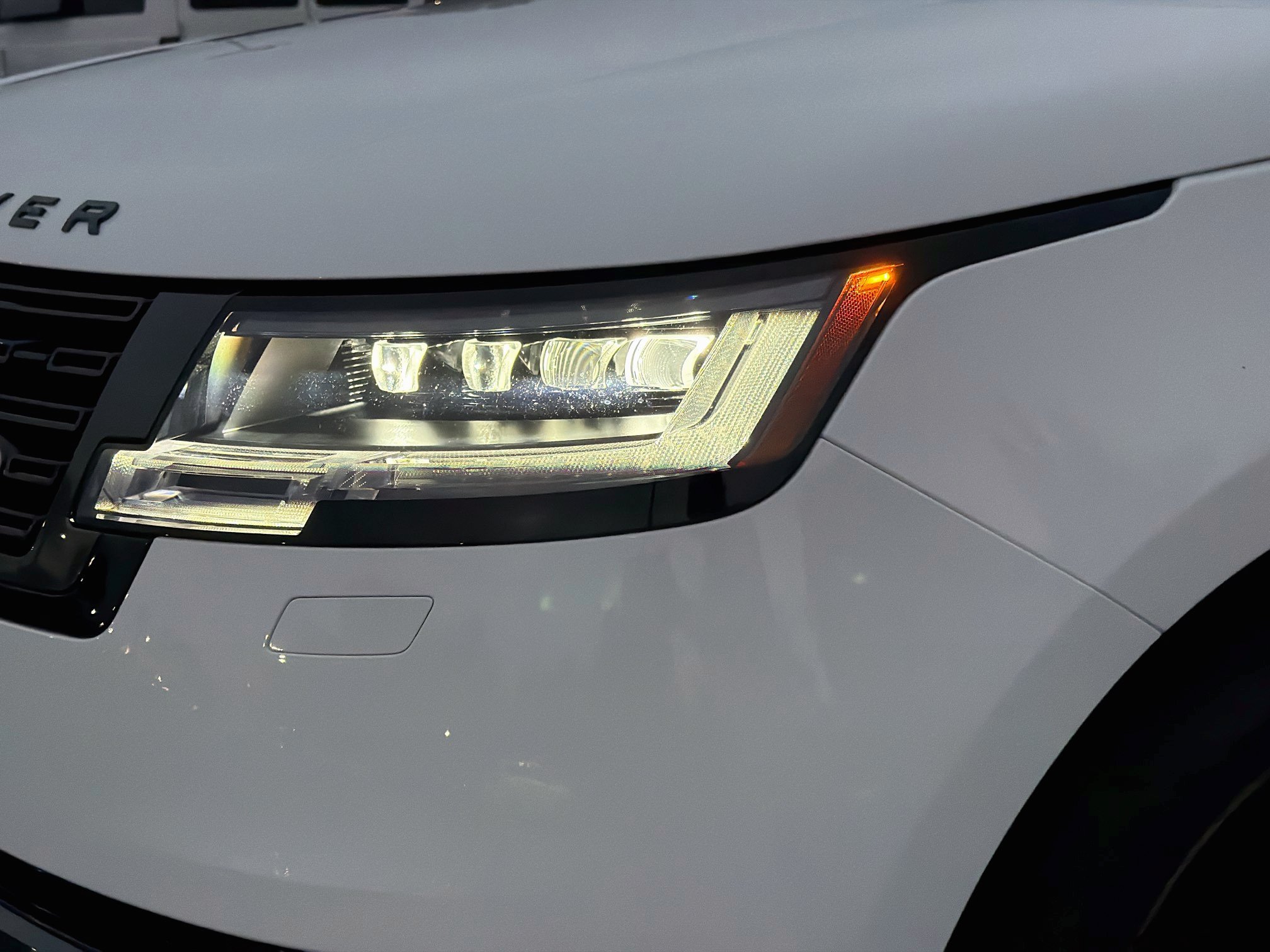 New 2027 Land Rover Range Rover Long Wheelbase SE AWD/4WD image 9