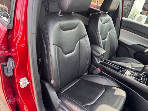 Used 2025 Jeep Compass Limited AWD/4WD image 37