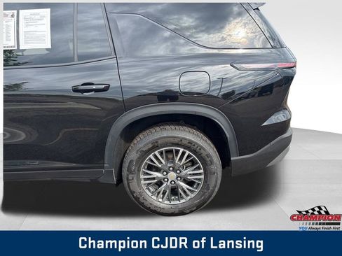 Used 2024 Chevrolet Traverse LT AWD/4WD image 40