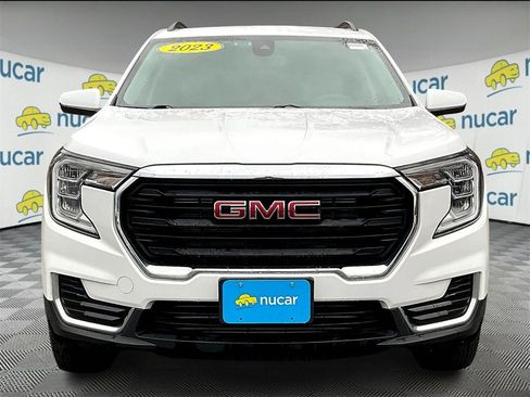 Used 2023 GMC Terrain SLE w/ Driver Convenience Package image 2