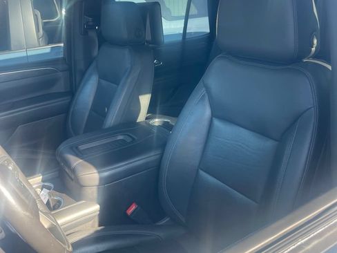 Used 2021 Chevrolet Tahoe Z71 w/ Luxury Package AWD/4WD image 3