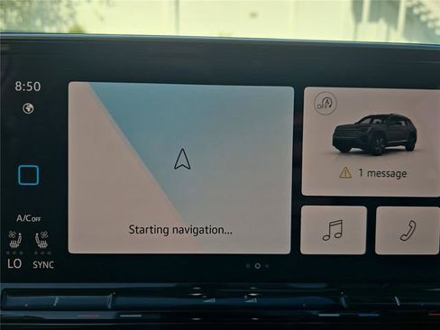 Used 2025 Volkswagen Atlas SE image 18