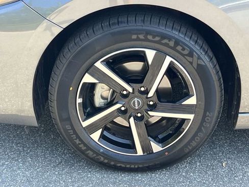 Used 2025 Nissan Sentra SV FWD image 37