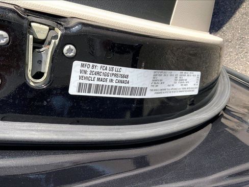 Used 2023 Chrysler Pacifica Limited image 29