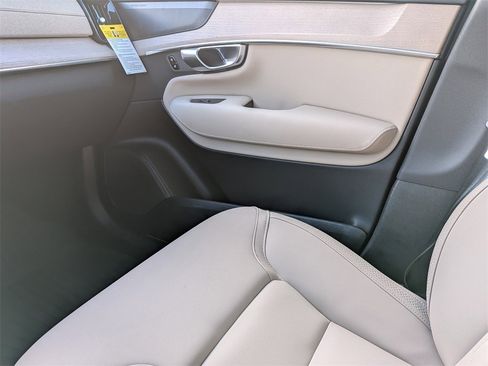 New 2026 Volvo XC90 B6 Plus w/ Protection Package Premier image 7