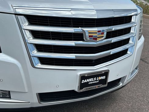 Used 2020 Cadillac Escalade Luxury AWD/4WD image 24