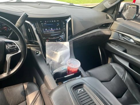 Used 2019 Cadillac Escalade ESV Platinum AWD/4WD image 29