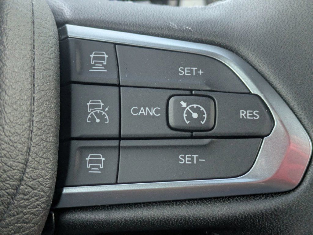Used 2026 Jeep Compass Limited AWD/4WD image 16