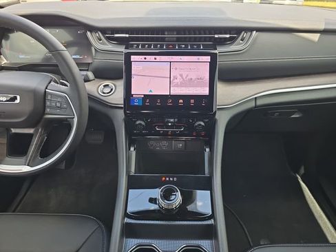 Used 2025 Jeep Grand Cherokee Limited w/ Black Appearance Package image 11