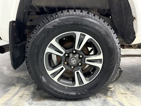 Used 2017 Toyota Tacoma TRD Off-Road image 27