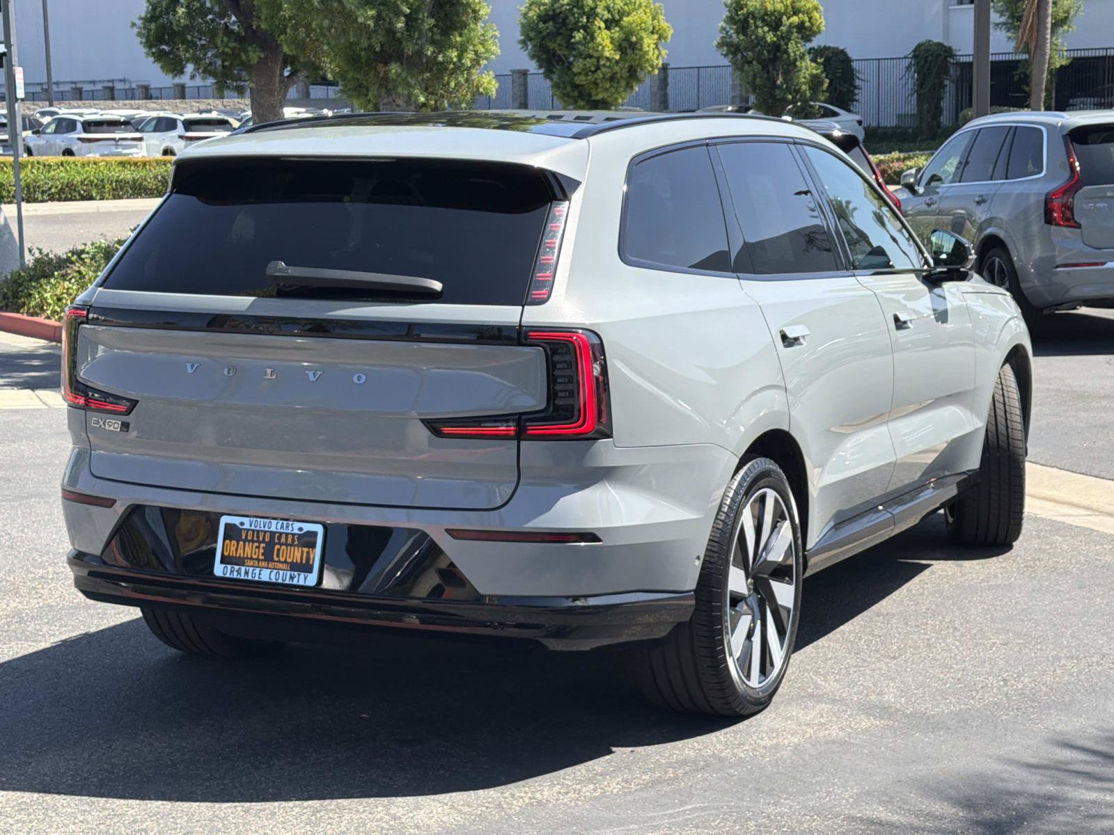 Certified 2025 Volvo EX90 Plus AWD/4WD image 5