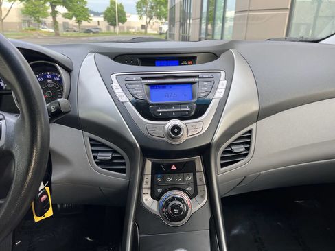 Used 2013 Hyundai Elantra FWD image 13