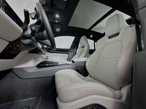 Certified 2025 Porsche Macan 4S Electric AWD/4WD image 5