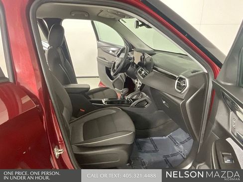 Used 2024 Chevrolet TrailBlazer LT w/ Driver Confidence Package FWD image 14