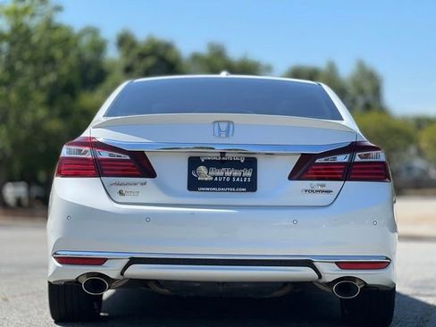 Used 2017 Honda Accord Touring image 6