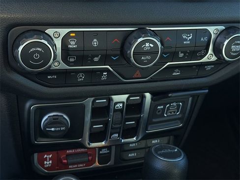 Used 2024 Jeep Gladiator Sport image 15
