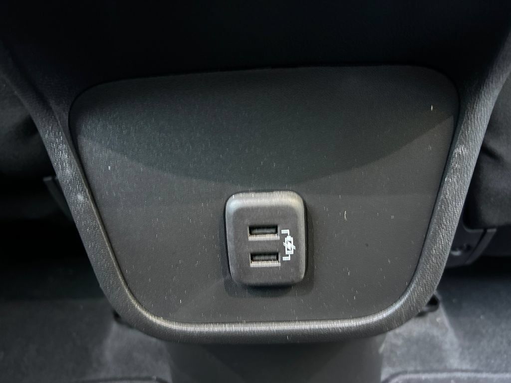 Used 2023 Chevrolet Equinox LT FWD image 23